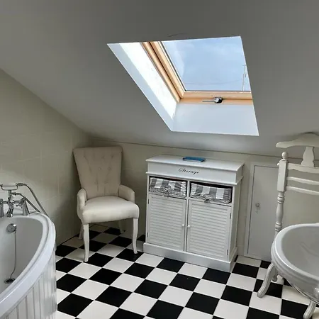 Doleen House * 巴利康尼利